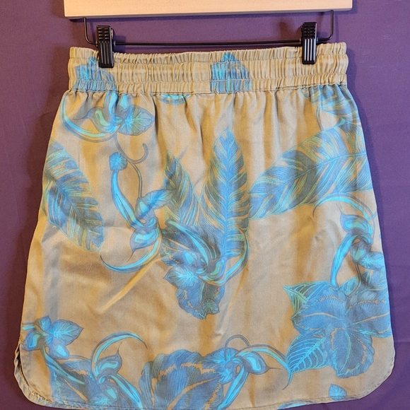 Kavu Tan and Blue Leaf Print Mini Skirt. Size M - Picture 3 of 7